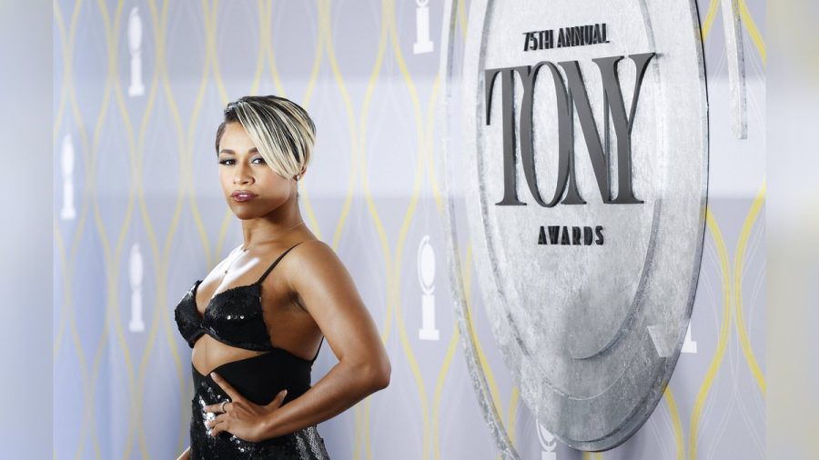 Musicaldarstellerin Ariana DeBose moderiert auch 2023 wieder die Tony Awards (tj/spot)