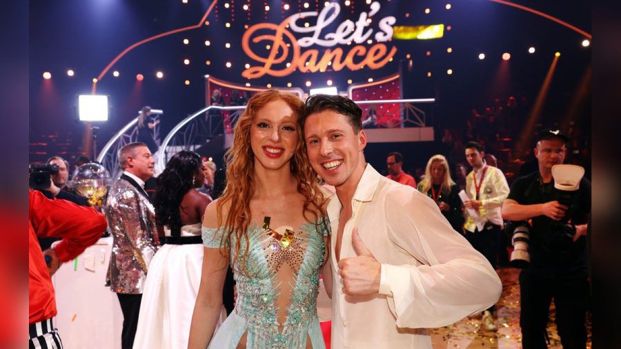 Anna Ermakova und ihr Tanzpartner Valentin Lusin haben sich den "Let's Dance"-Pokal 2023 geholt. (the/spot)