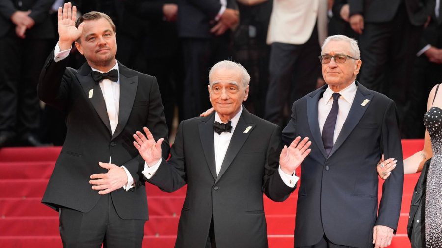 Hollywood-Geschichte auf einem Bild: Martin Scorsese flankiert von Leonardo DiCaprio (li.) und Robert De Niro. (stk/spot)