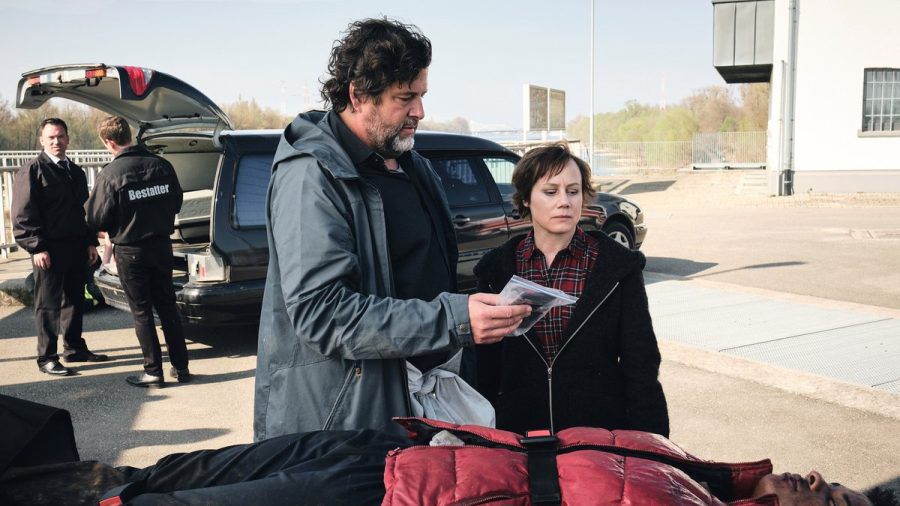 "Tatort: Das geheime Leben unserer Kinder": Friedemann Berg (Hans-Jochen Wagner) und Franziska Tobler (Eva Löbau) müssen herausfinden, wer den jungen Chris tötete. (cg/spot)