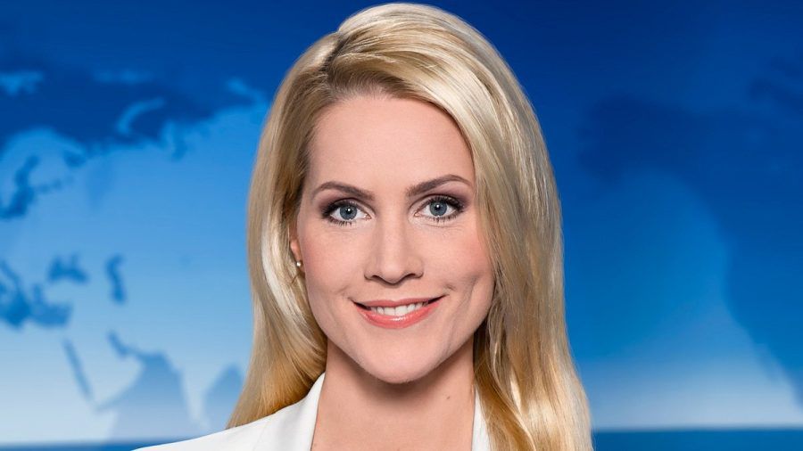 Judith Rakers gab sich trotz einer kleinen Ton-Panne in der "Tagesschau" wie immer souverän. (wue/spot)