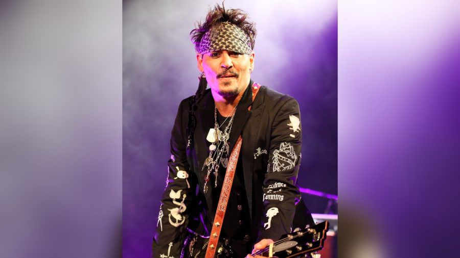 Johnny Depp, Mitglied der Band Hollywood Vampires, hat sich am Knöchel verletzt. (ili/spot)