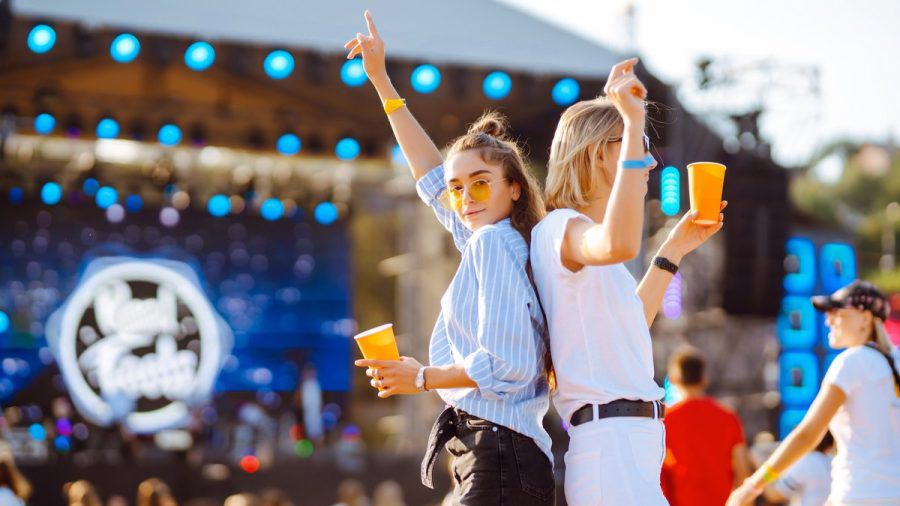 Festivalgänger können sich 2023 wieder auf zahlreiche Musikevents freuen. (tae/spot)