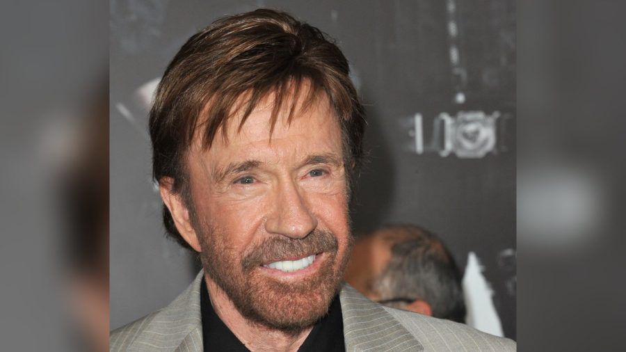 Chuck Norris postet emotionale Muttertags-Grüße an seine Mama und seine Frau. (dr/spot)