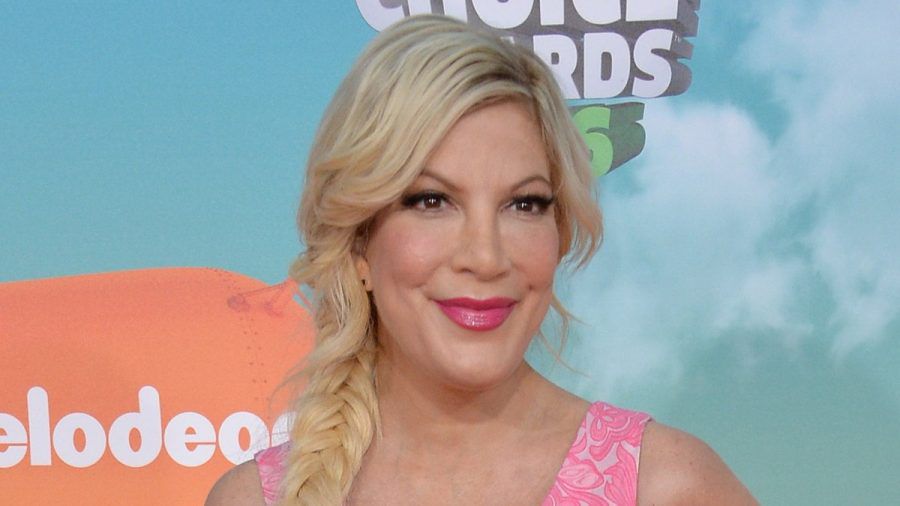 Schauspielerin Tori Spelling muss sich mit ihrer Familie nach einem neuen Zuhause umsehen: Ihr gemietetes Haus ist so stark mit Schimmel befallen, dass alle immer wieder krank wurden. (ae/spot)