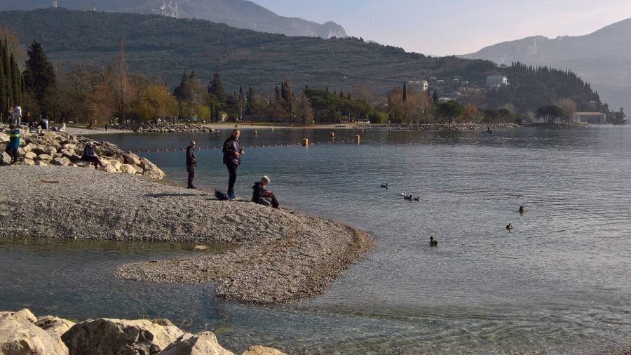 Am Gardasee ist der Wassermangel deutlich zu sehen. (amw/spot)