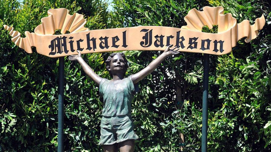 Eine der Statuen in Michael Jacksons Neverland Ranch (tj/spot)