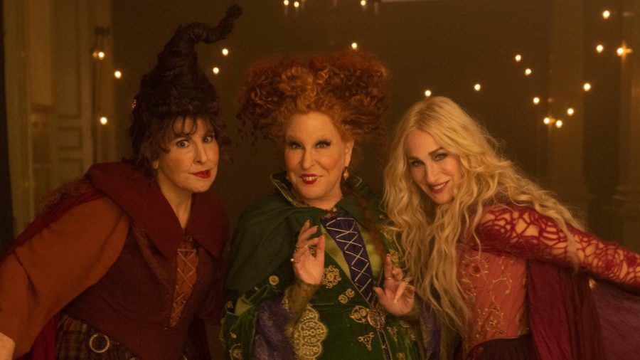 Kathy Najimy, Bette Midler und Sarah Jessica Parker (v.l.) in "Hocus Pocus 2". (smi/spot)