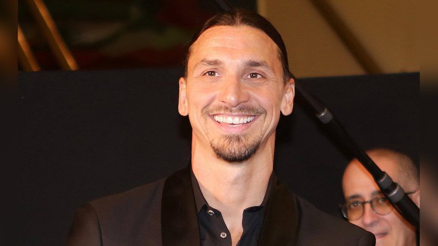 Königliche Verbeugung vor Zlatan Ibrahimovic. (smi/spot)