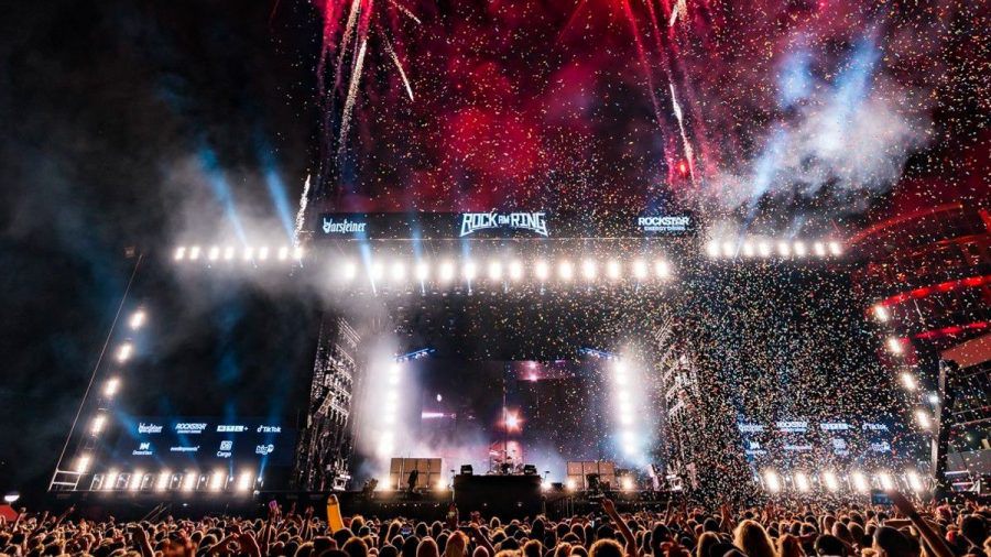 Bei Rock am Ring feiern auch 2023 wieder zahlreiche Festivalbesucher. (jom/spot)