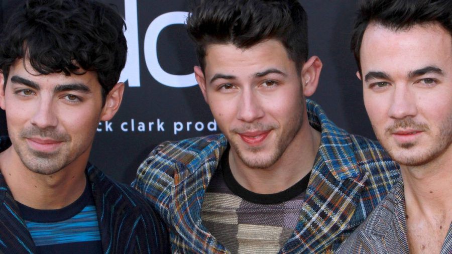 Joe, Nick und Kevin Jonas (v.l.n.r.) spielen 2024 drei Konzerte in Deutschland. (lau/spot)