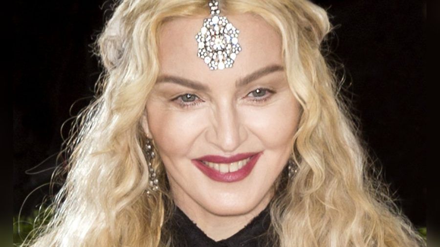 Nach ihrem Krankenhausaufenthalt im Juni erholt sich Madonna jetzt, um ihre Tour bald antreten zu können. (ae/spot)