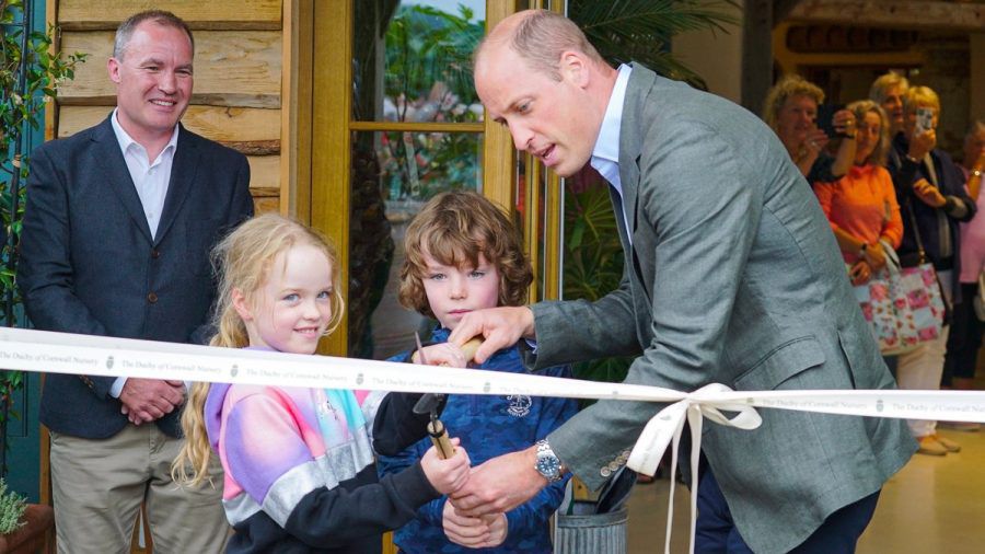 Prinz William mit den neunjährigen Zwillingen Violet und James. (smi/spot)
