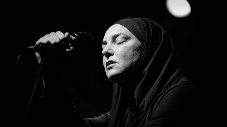 Sinéad O'Connor während eines Auftritts in Italien. (wue/spot)