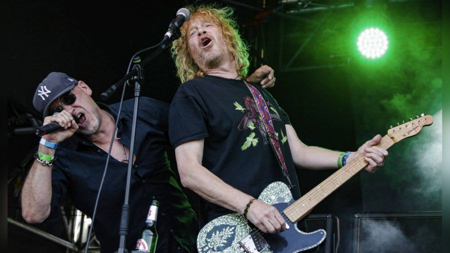 Fury in the Slaughterhouse: Sänger Kai Wingenfelder und Gitarrist Christof Stein-Schneider bei ihrem Wacken-Gastspiel im Jahr 2019. (tj/spot)