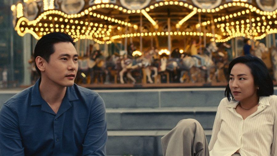 Hae-sung (Teo Yoo) und Nora (Greta Lee) haben eine besondere Verbindung in "Past Lives". (aha/spot)