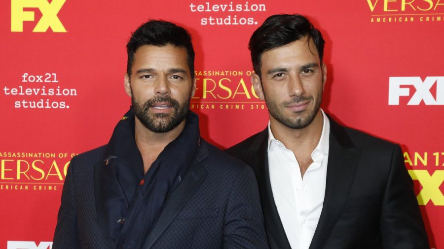 Ricky Martin (l.) und Jwan Yosef gemeinsam auf dem roten Teppich bei einer Premiere in Los Angeles. (wue/spot)