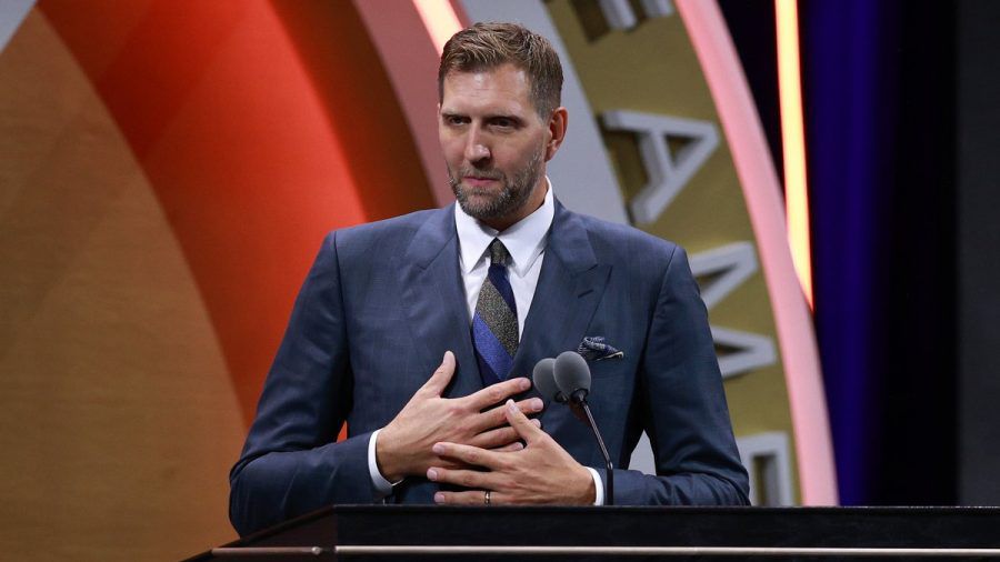 Dirk Nowitzki war bei seiner Rede sichtlich berührt. (dr/spot)