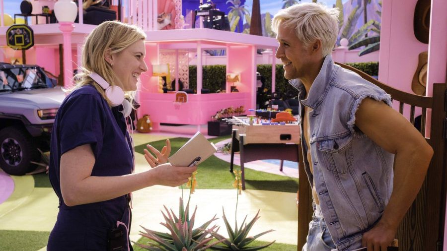 Greta Gerwig und Ryan Gosling am "Barbie"-Set. (jom/spot)