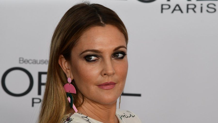 Drew Barrymore steht seit ihrer Kindheit in der Öffentlichkeit. Mit sieben Jahren wurde sie durch "E.T." weltberühmt. (ae/spot)