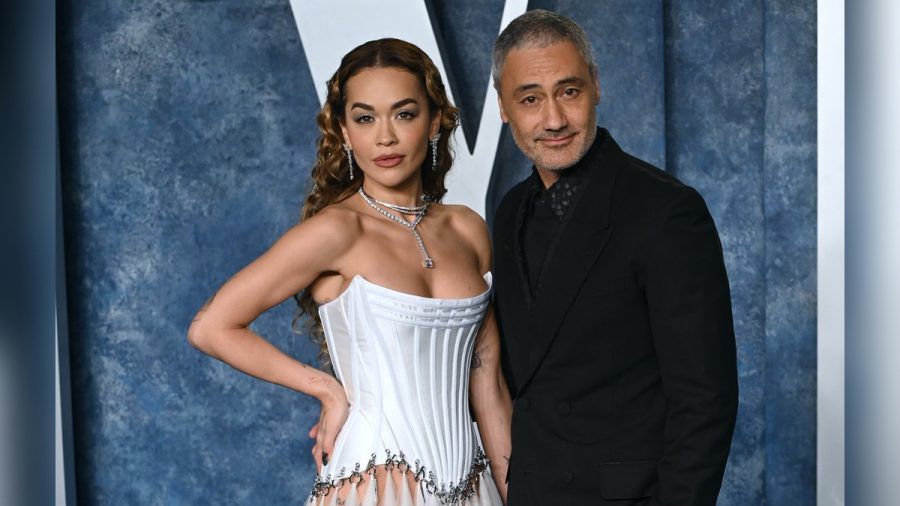 Rita Ora und ihr Ehemann Taika Waititi haben im August 2022 im Stillen geheiratet. (the/spot)