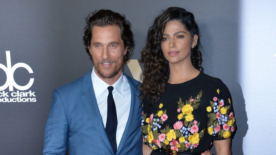 Matthew McConaughey und seine Ehefrau Camila Alves setzen sich für die Menschen auf Maui ein. (the/spot)