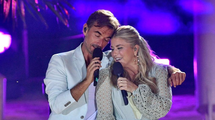 Florian Silbereisen und Beatrice Egli bei der "Schlagerstrandparty 2023". (dr/spot)