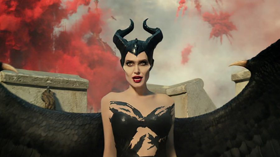 "Maleficent: Mächte der Finsternis": Maleficent (Angelina Jolie) traut dem Frieden zwischen Menschen und Feen nicht. (cg/spot)