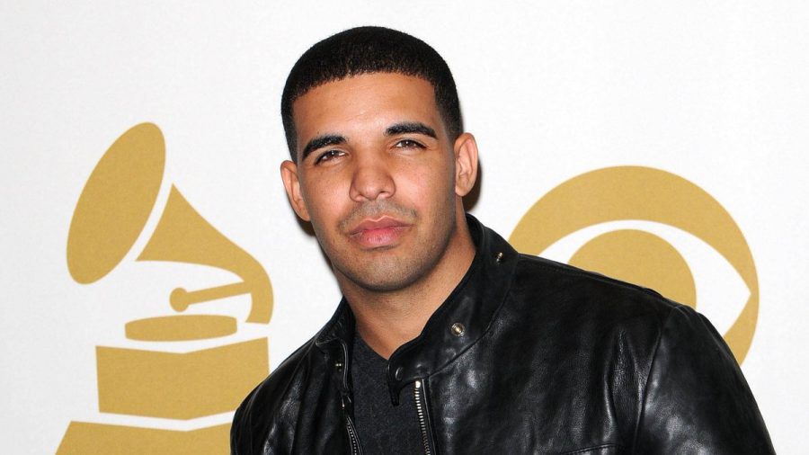 Rapper Drake hat bei einem seiner Konzerte eine teure Birkin Bag verschenkt. (the/spot)