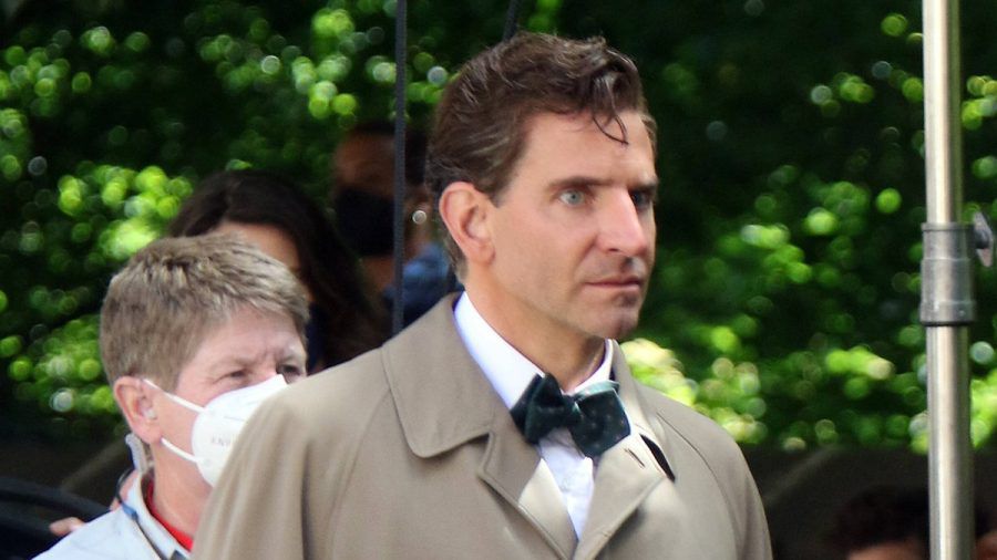 Bradley Cooper als Leonard Bernstein in "Maestro". (smi/spot)