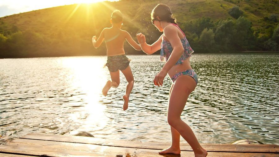 Badeseen bergen eine unsichtbare Gefahr: Zerkarien. (ncz/spot)