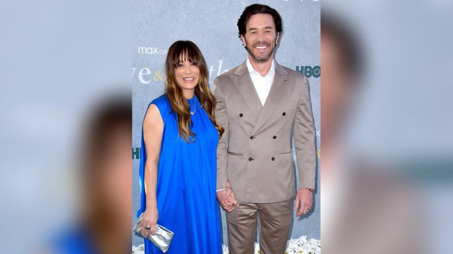 Kaley Cuoco mit ihrem Freund Tom Pelphrey. Das Paar ist seit Mai 2022 zusammen, Tochter Mathilda ist vier Monate alt. (sb/spot)