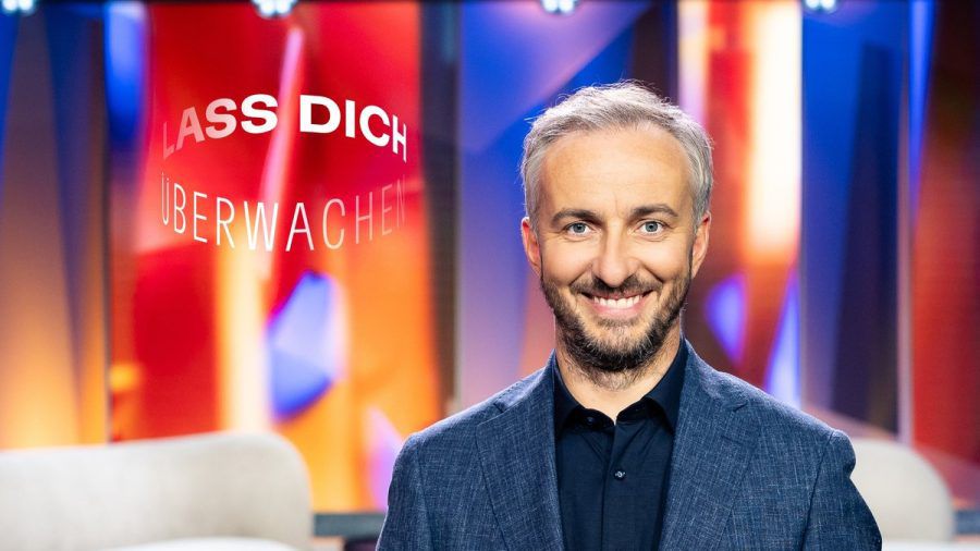 Jan Böhmermann überwacht wieder seine Zuschauer. (smi/spot)