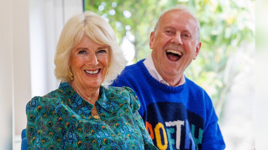 Königin Camilla mit "Poetry Together"-Initiator Giles Brandreth. (jom/spot)