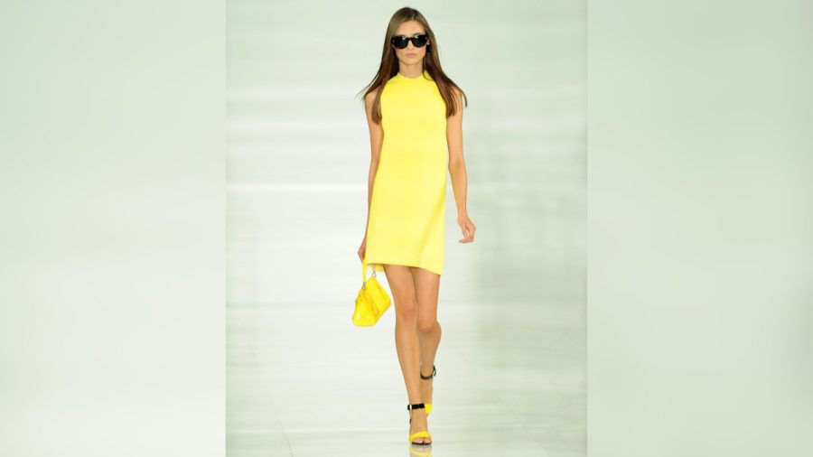 Ob Kleider, Schuhe oder Handtaschen: Zitronengelb dominiert derzeit die Fashion-Trends. (eee/spot)