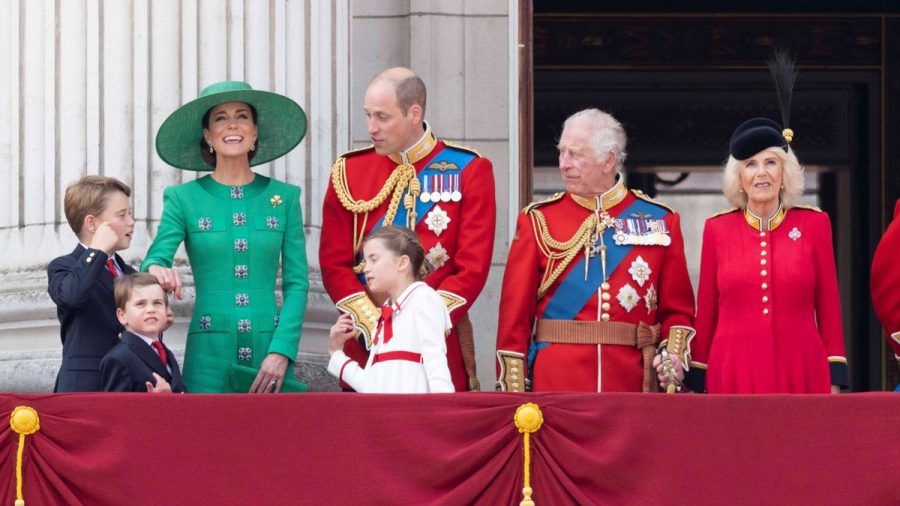 König Charles III. (r.) und Camilla setzen bei der Zukunft der Monarchie auf William und vor allem Kate (l.) (ae/spot)