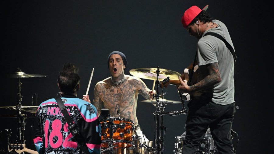 Mark Hoppus, Travis Barker (l.) und Tom DeLonge sind wieder als Blink-182 vereint und veröffentlich im Oktober ein neues Album. (the/spot)