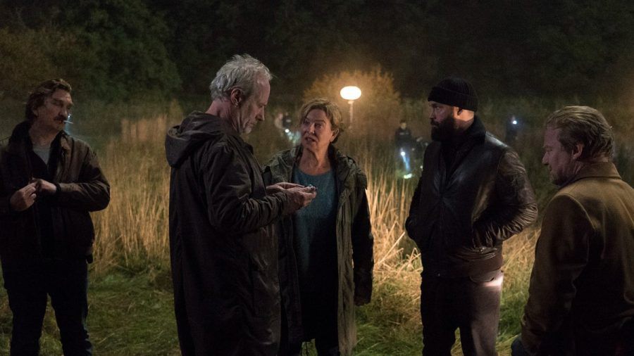 "Tatort: Erbarmen. Zu spät": Paul Brix (Wolfram Koch) und Anna Janneke (Margarita Broich) beraten sich. (ili/spot)