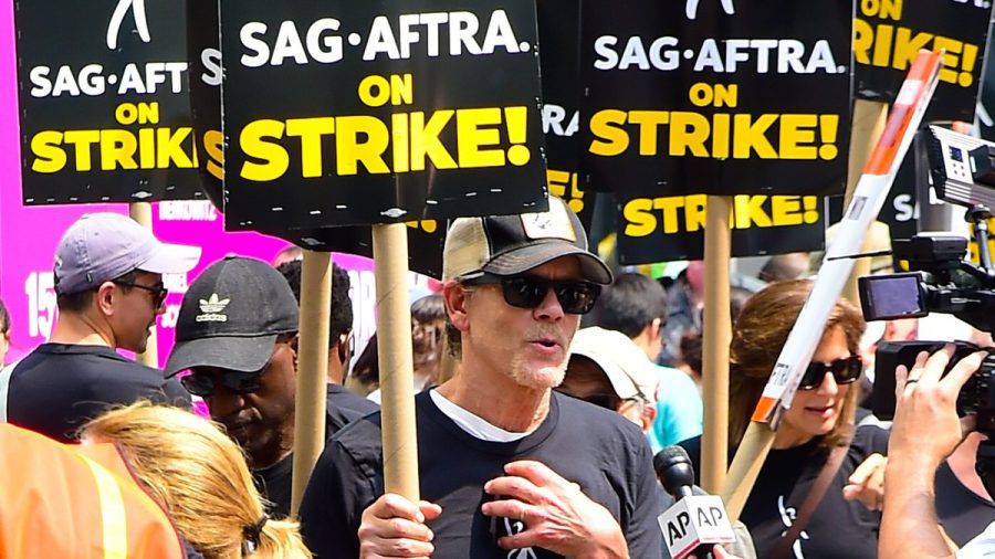 Auch Stars wie hier Kevin Bacon streiken für bessere Arbeitsverhältnisse der Schauspieler. (smi/spot)
