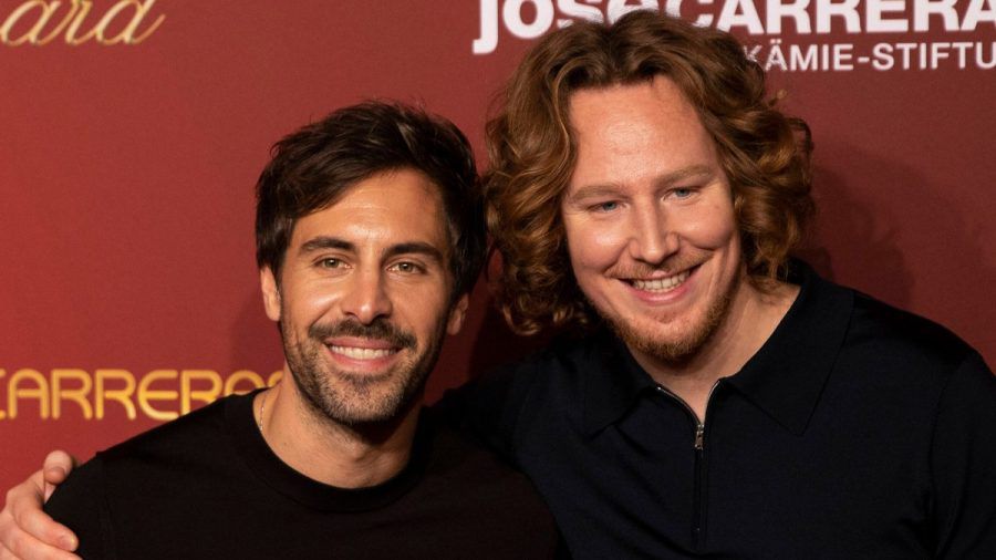 Max Giesinger (li.) und Michael Schulte waren schon auf der "The Voice"-Bühne zu sehen. (jom/spot)