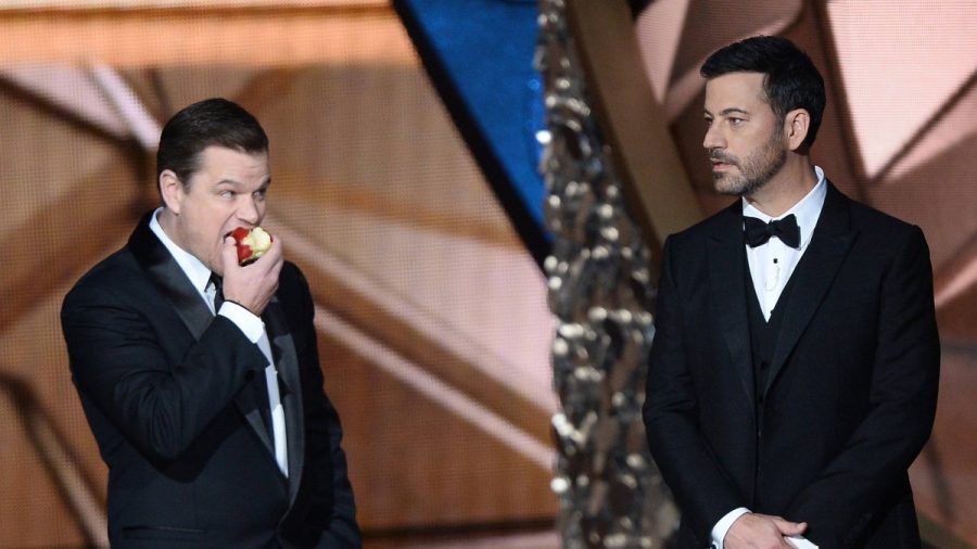 Spielerische Rivalen: Matt Damon (l.) und Jimmy Kimmel, hier bei der Emmy-Verleihung 2016. (smi/spot)