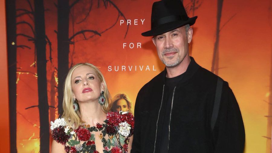 Trotz Größenunterschied ein perfektes Paar: Sarah Michelle Gellar und Freddie Prinze Jr. (tj/spot)