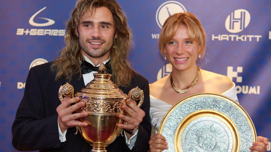 Perfektes Match: Toby Sebastian als Andre Agassi und Lena Klenke als Steffi Graf. (smi/spot)