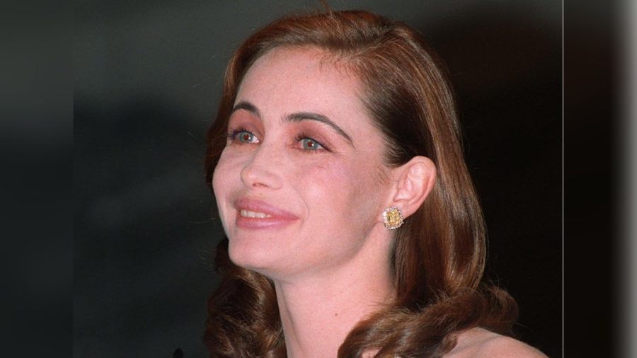 Die französische Schauspielerin Emmanuelle Béart erzählt in einer TV-Doku erstmals, dass sie als Kind ein Opfer von Inzest wurde. (sb/spot)