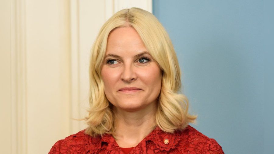 Vor fünf Jahren erhielt Mette-Marit die Diagnose einer chronischen Lungenkrankheit. Seitdem muss sie immer wieder kurzfristig Termine absagen. (ae/spot)