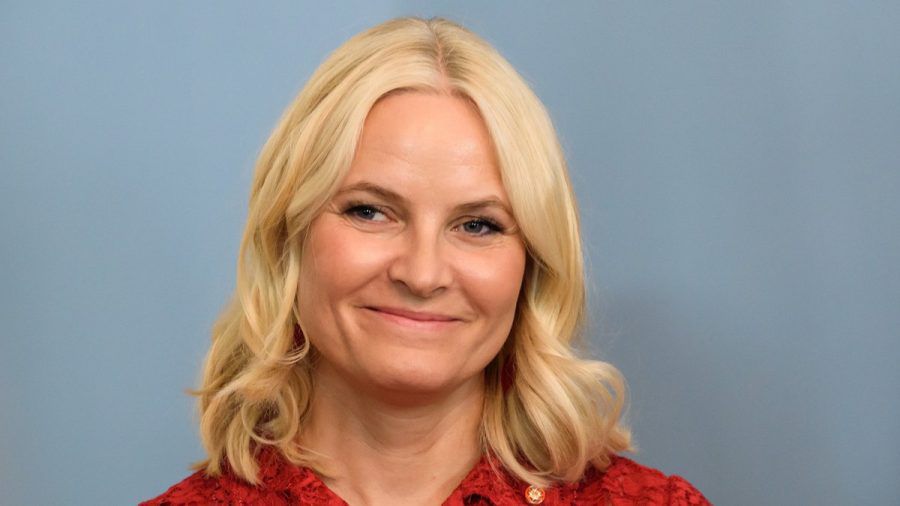 Norwegens Kronprinzessin Mette-Marit leidet seit 2018 an Lungenfibrose, kann ihre royalen Aufgaben deshalb nur eingeschränkt wahrnehmen. (sb/spot)