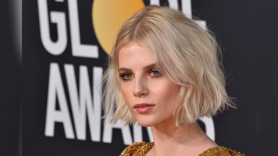 Schauspielerin Lucy Boynton macht den angesagten Look vor: Der French Bob ist einer der schönsten Haarschnitte im Herbst 2023. (the/spot)