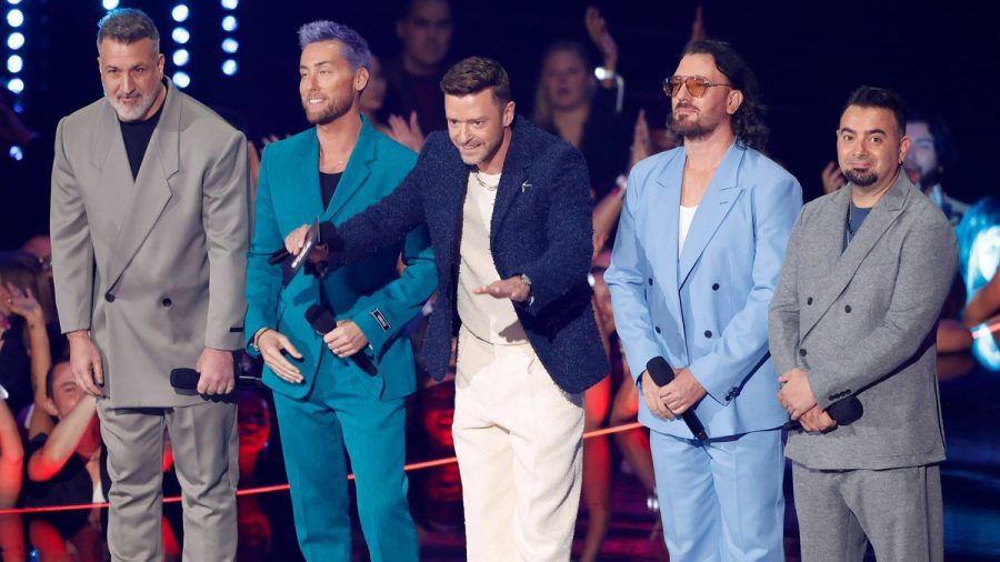 *NSYNC (Joey Fatone, Lance Bass, Justin Timberlake, JC Chasez und Chris Kirkpatrick) bei den VMAs 2023. (hub/spot)