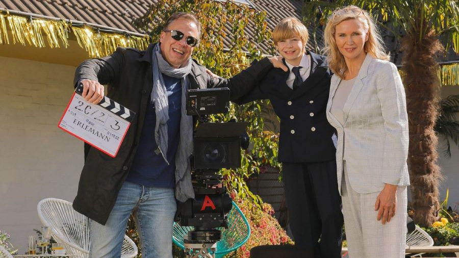 Johannes Erlemann (l.) mit Johannes-Darsteller Cecilio Andresen und Produzentin Veronica Ferres. (jom/spot)