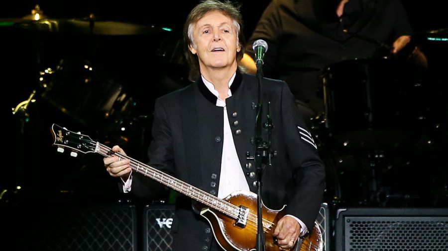 Ex-Beatles-Mitglied Paul McCartney spielt mit Vorliebe den Bass eines deutschen Instrumentenherstellers. (lau/spot)